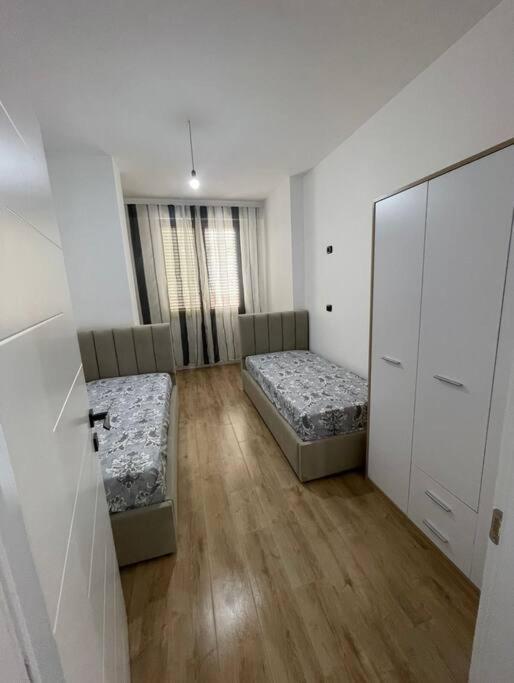 Avi - Daily Rent Apartment Tirana Bagian luar foto