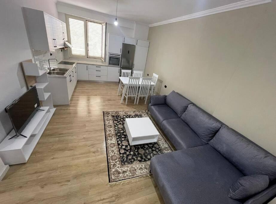 Avi - Daily Rent Apartment Tirana Bagian luar foto