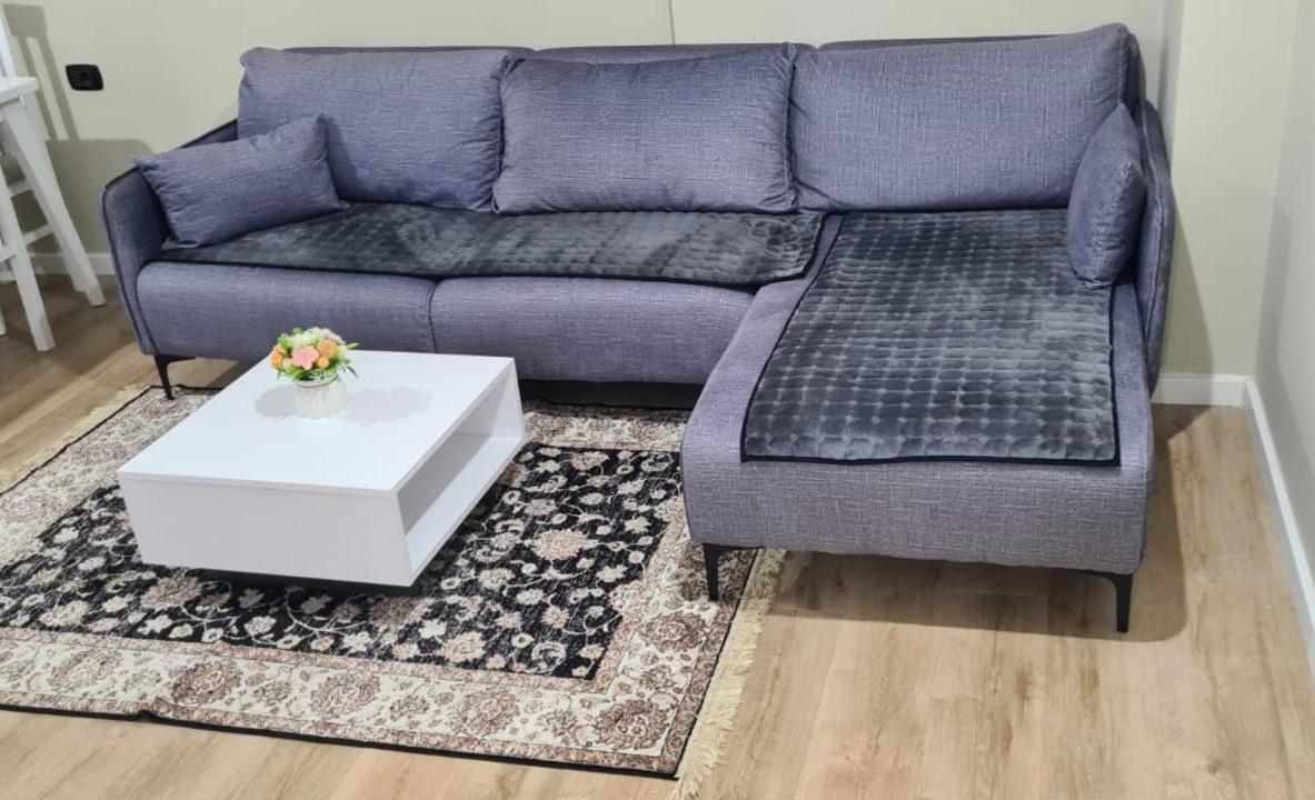 Avi - Daily Rent Apartment Tirana Bagian luar foto