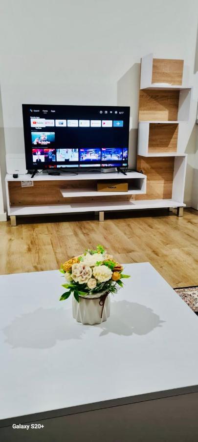Avi - Daily Rent Apartment Tirana Bagian luar foto